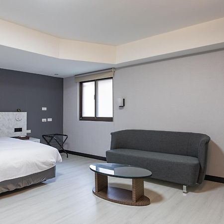 Hub Hotel - Songshan Airport Branch Тайбэй Экстерьер фото